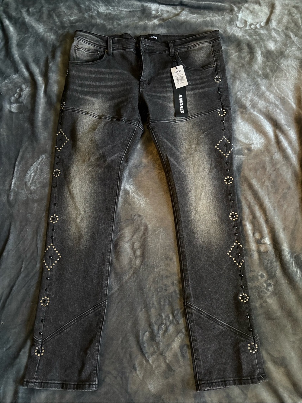 Kindred Black Jeans with rhinestones 36wx32l NWT